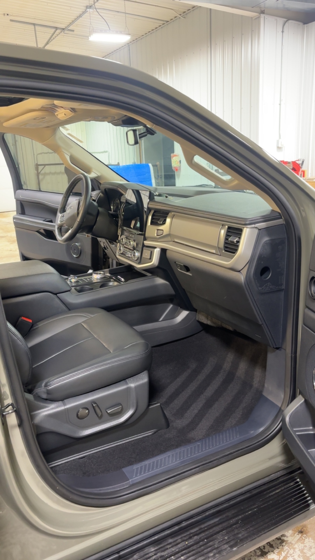 Expedition — Cockpit